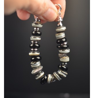 Bracelet en perles de verre "noir et pierre " (pour poignet 16.5 à 18 cm )